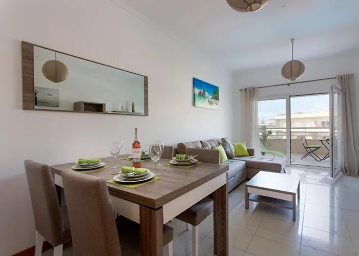 - - Sleeps 4 - Pool - Seaside Apartamento Albufeira
