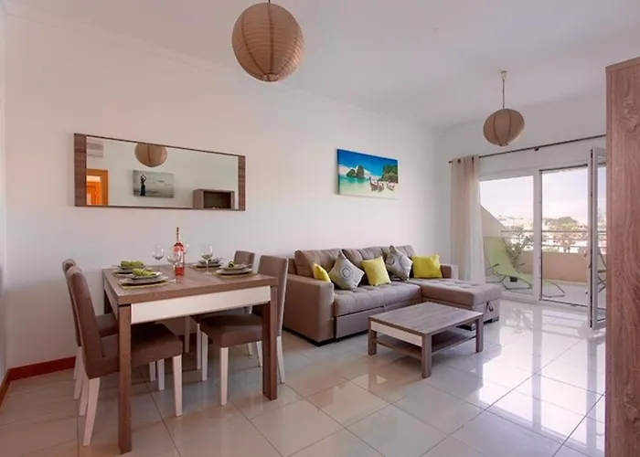 - - Sleeps 4 - Pool - Seaside Lägenhet