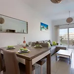- - Sleeps 4 - Pool - Seaside 아파트 알부페이라